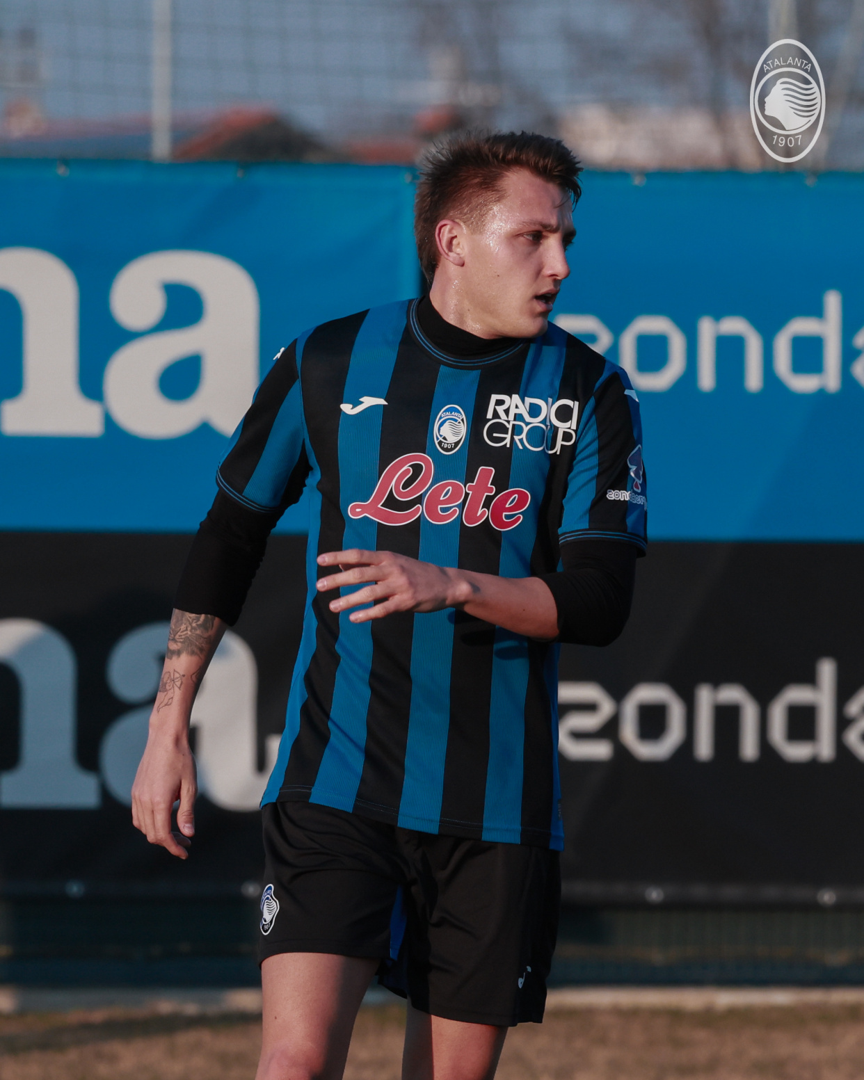 包含国际米兰发布备战花絮，赛后外线爆发，葡超任务艰巨，轮换策略成焦点的词条