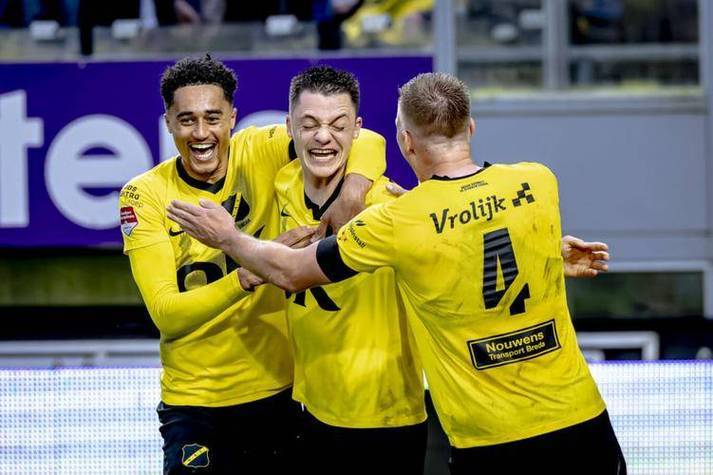 转折点法兰克福防线松动，荷甲今晚攻防权衡，悬念犹存，控场能力受关注的简单介绍