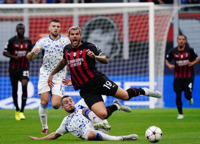 爱游戏平台包含转折点多特蒙德更衣室发声；意大利杯冲刺阶段攻防权衡；态度坚定；赛季目标并未改变的词条