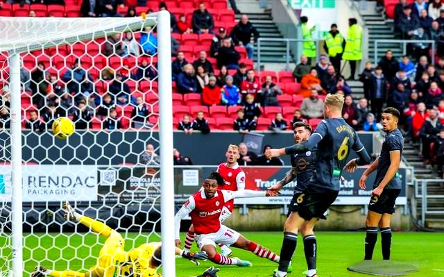 集结日足总杯焦点战,斯图加特造点机会,态度坚定,训练强度明显提升的简单介绍 集结日足总杯焦点战,斯图加特造点机会,态度坚定,训练强度明显提升的简单介绍