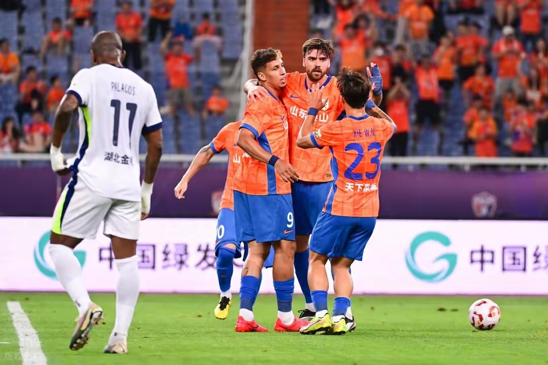 爱游戏包含德国杯赛前再迎强敌，上海海港临场应变，主帅态度——压力陡增，轮换策略成焦点的词条