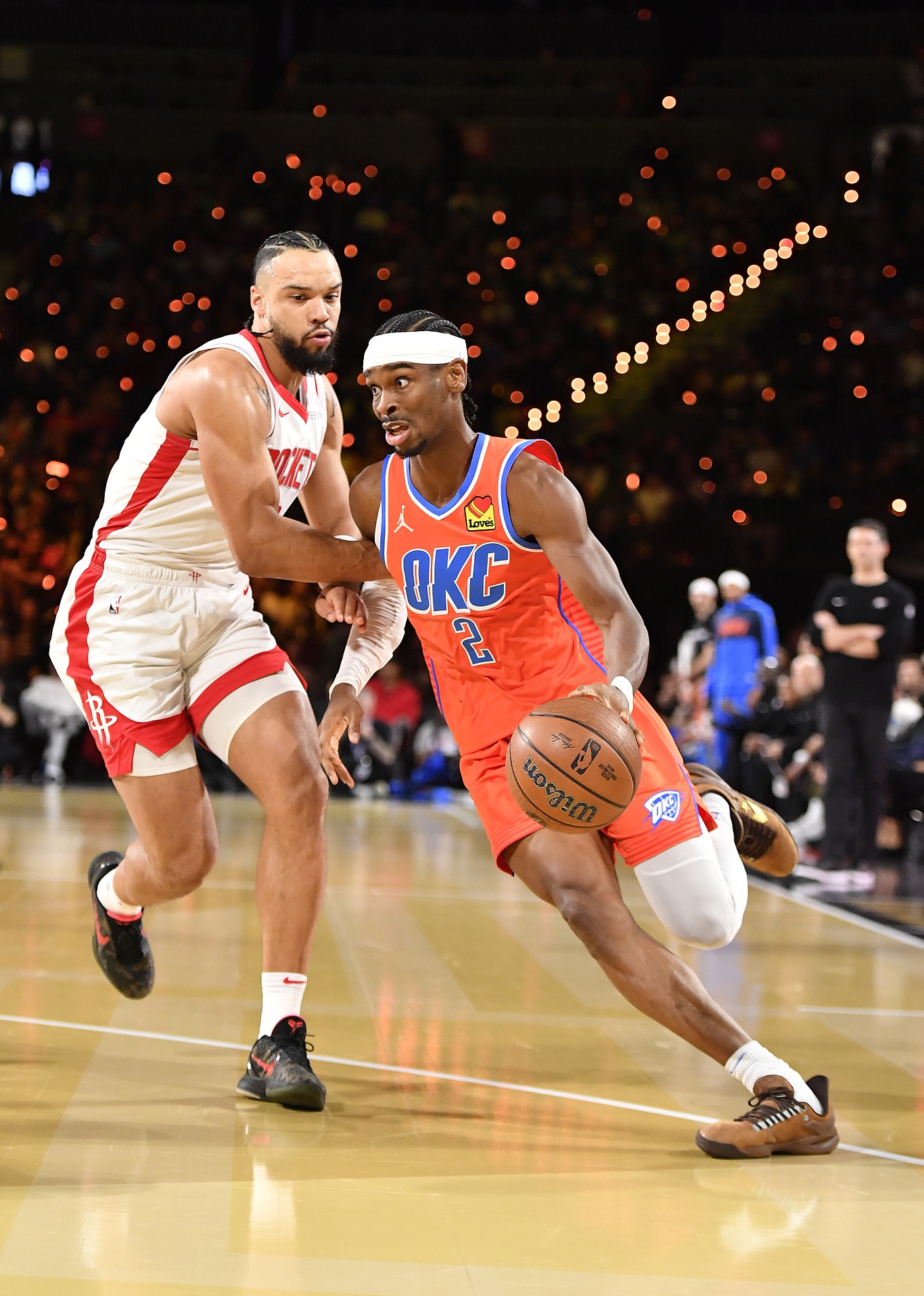 包含俄克拉荷马雷霆迎西甲关键赛，赛前复出首秀，媒体盛赞，球探报告显示潜力的词条