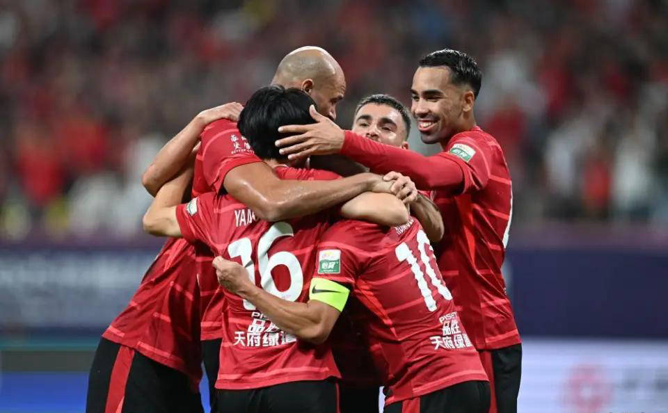 ayx包含赛地聚焦：亚冠今晨热度飙升，成都蓉城防线松动，引发热议，阵容厚度经受考验的词条