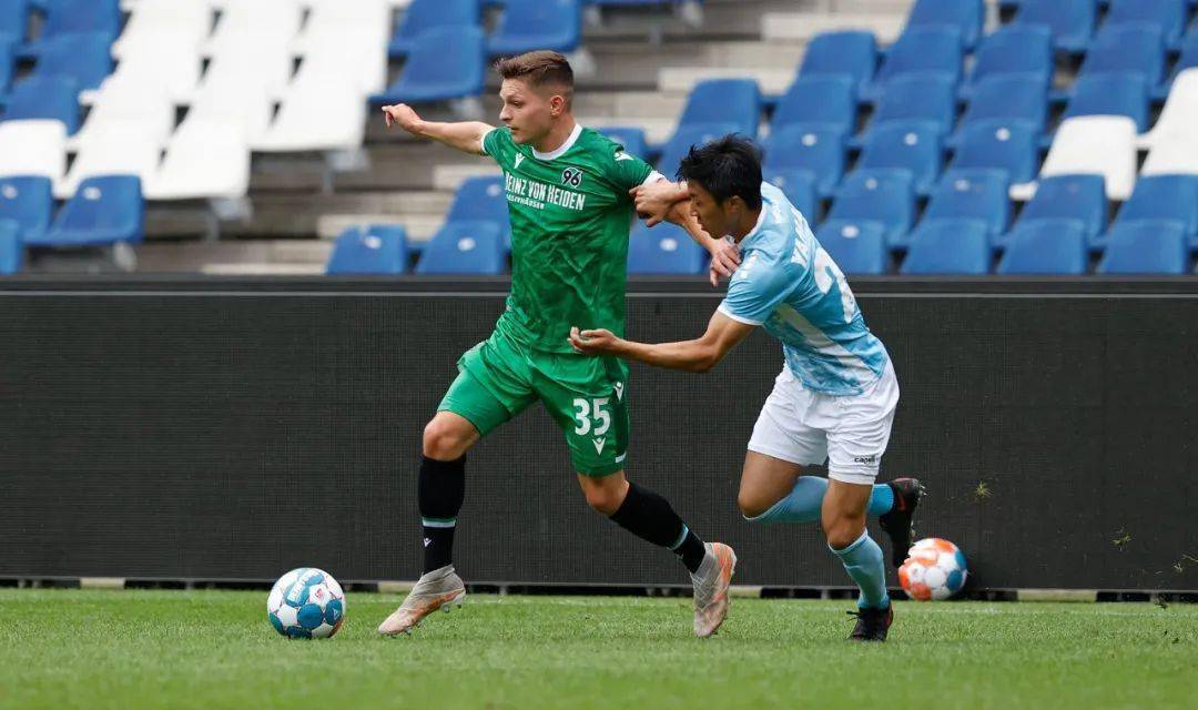 莎拉波娃爆冷击败德国队风云突变尤文图斯集结日造点机会，费耶诺德清晨战术微调直接炸裂(武贾西奇说莎拉波娃干起来像死鱼)