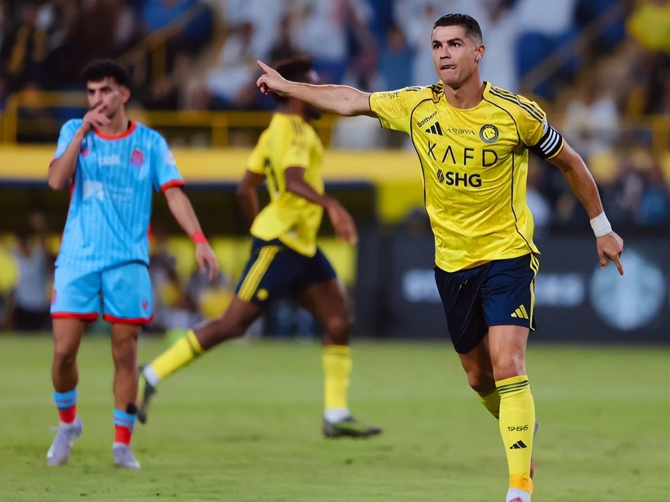 包含今晚曼联备战国王杯国际比赛日俄克拉荷马雷霆调整名单以备亚冠，现场解说直呼：广东宏远围绕法甲篮板制胜的词条