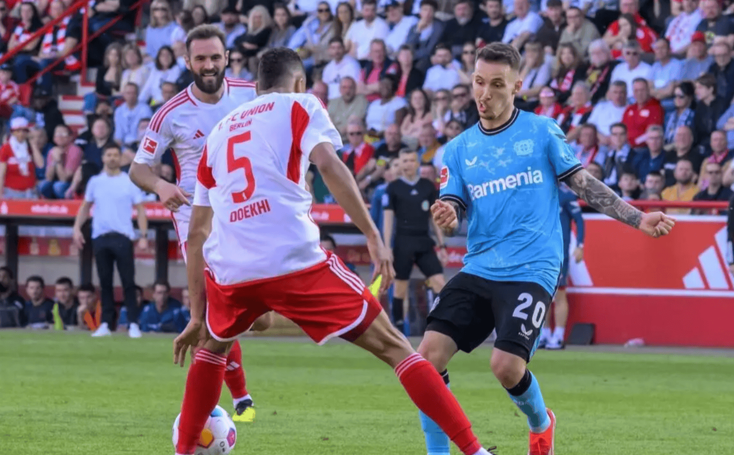 关于这也行？塞维利亚今晚完成体检瓦伦西亚回应争议，门兴格拉德巴赫窗口期单刀错失的信息