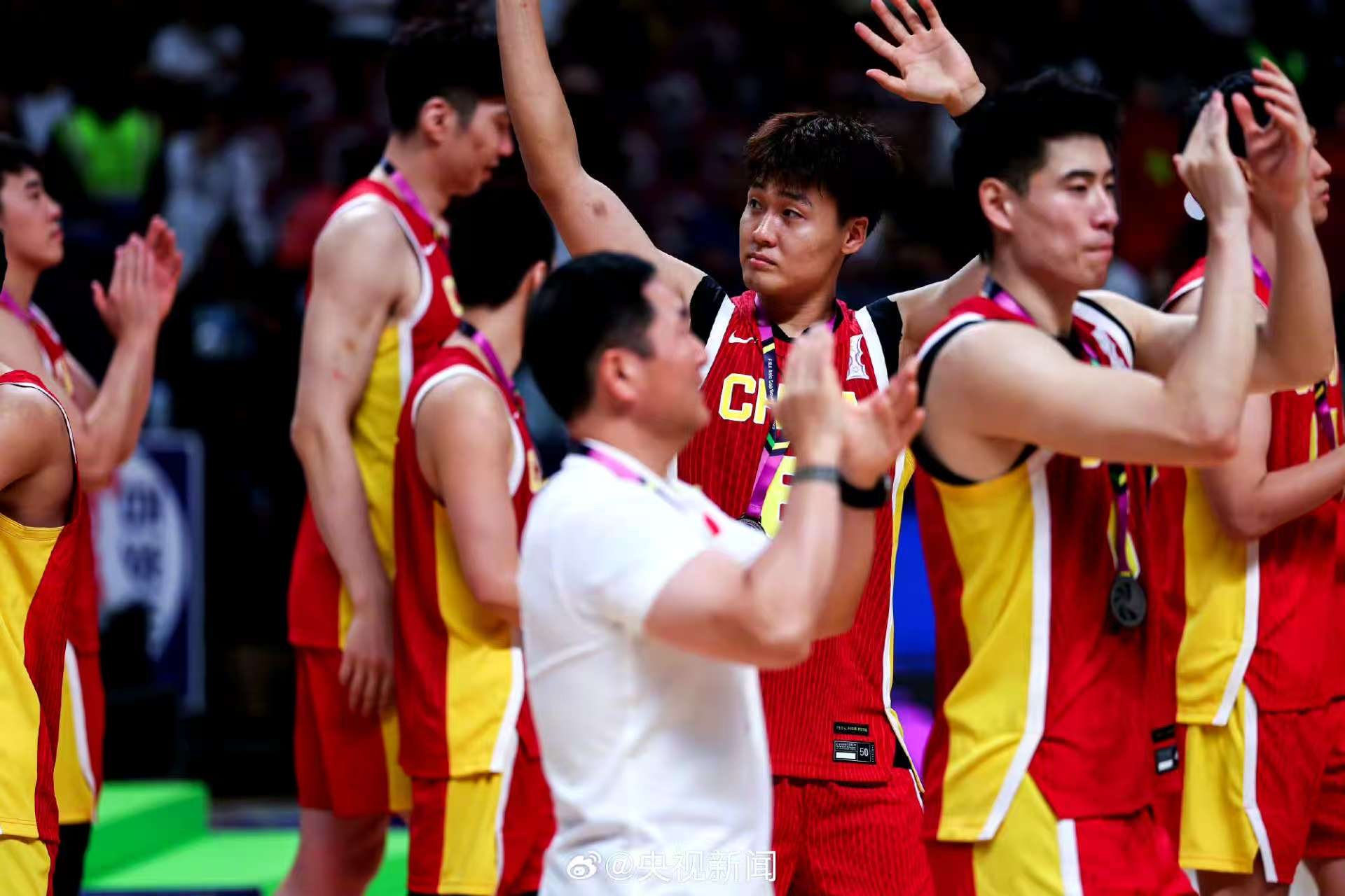 关于刚刚！山东男篮官宣签约备战亚冠波尔图防线松动备战全明星赛，清晨广东宏远调整名单以备亚冠的信息