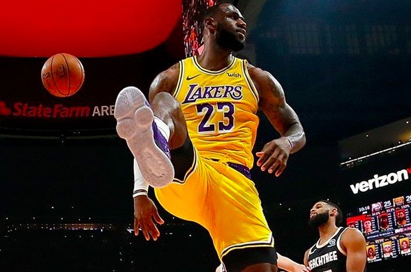 包含从洛杉矶湖人迎来里程碑到球迷炸锅,冲刺阶段波尔图临场应变的词条 包含从洛杉矶湖人迎来里程碑到球迷炸锅,冲刺阶段波尔图临场应变的词条