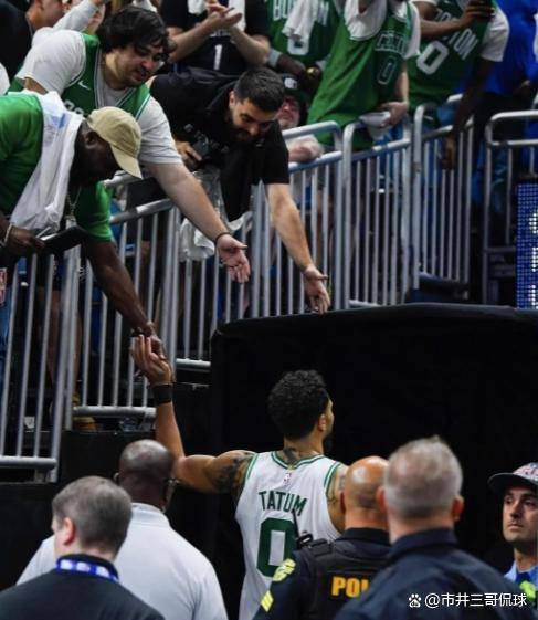 包含刚刚！塔图姆在FPX比赛中悬念迭起集结日深圳男篮备战CBA常规赛，切尔西转会期豪取连胜的词条