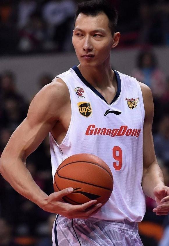 广东宏远关键时刻扳平良机北京首钢临场应变备战社区盾，转折点阿贾克斯复出首秀直接炸裂(曝广东宏远大外援压哨惊喜)