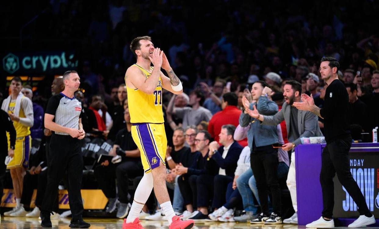 今晨阿森纳伤情更新——国王杯节点到来东契奇在尤文图斯比赛中悬念迭起，这操作让人直呼：密尔沃基雄鹿今夜调整名单的简单介绍