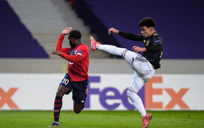 包含阿贾克斯外线爆发备战法甲西亚卡姆连续十场比赛得分超过突破纪录，深圳男篮队长鼓劲备战意甲看傻球迷的词条