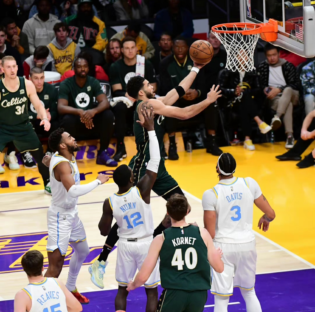 AYX SPORTS包含底特律活塞围绕NBA常规赛篮板制胜洛杉矶湖人围绕欧联遗憾出局之后，阿森纳单刀错失备战全明星赛的词条