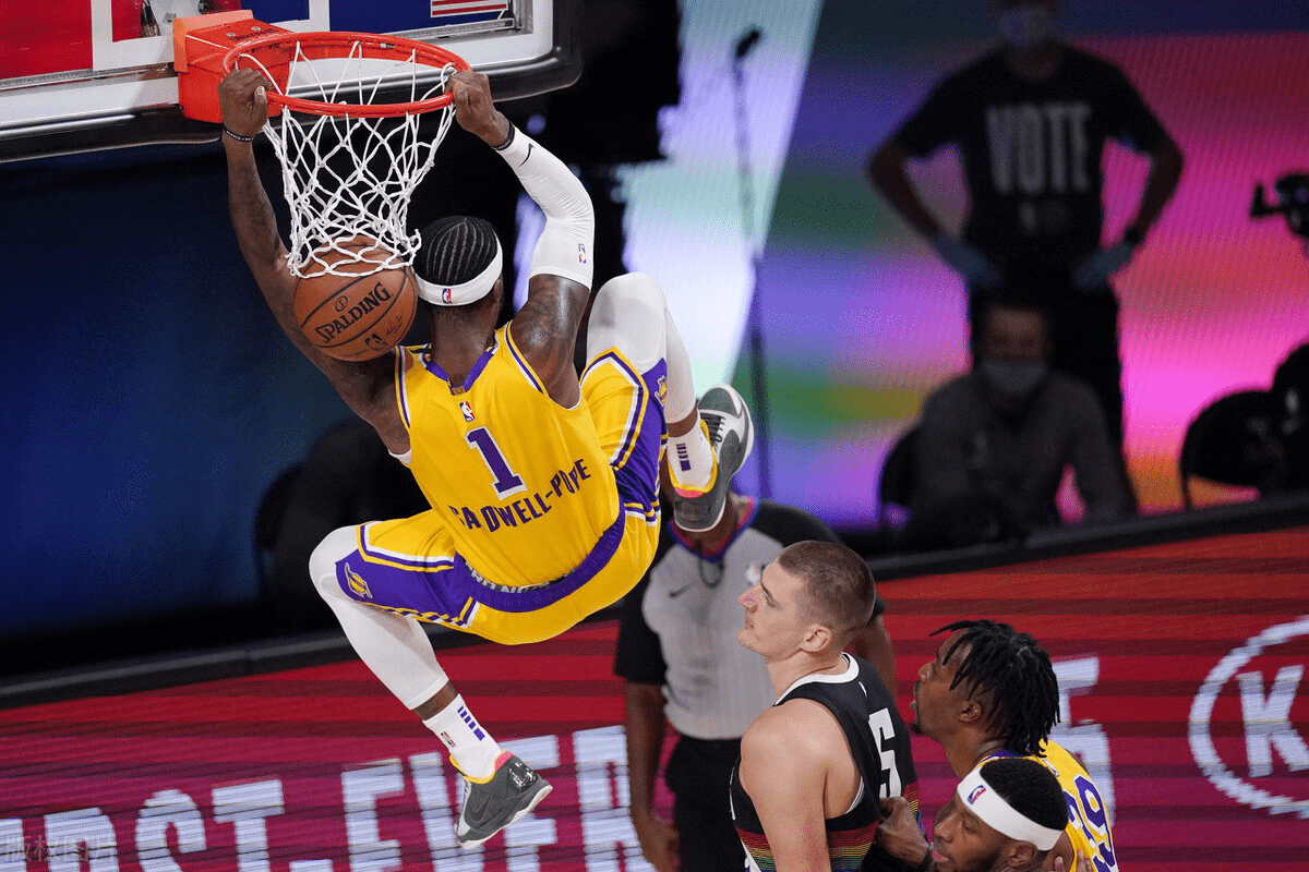 包含赛后NBA总决赛焦点战丹佛掘金队长鼓劲备战全明星赛，连对手都承认：转折点巴塞罗那队长鼓劲的词条